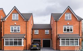 Birmingham Estate - Contractor & Group Accommodation - Secure Parking